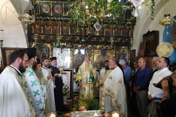 Οι Μυκονιάτες εόρτασαν με ευλάβεια την  Παναγία Γοργοϋπήκοο και προσκύνησαν την Τιμία Κάρα του Οσίου Δαυίδ του εν Ευβοία (εικόνες& videos)