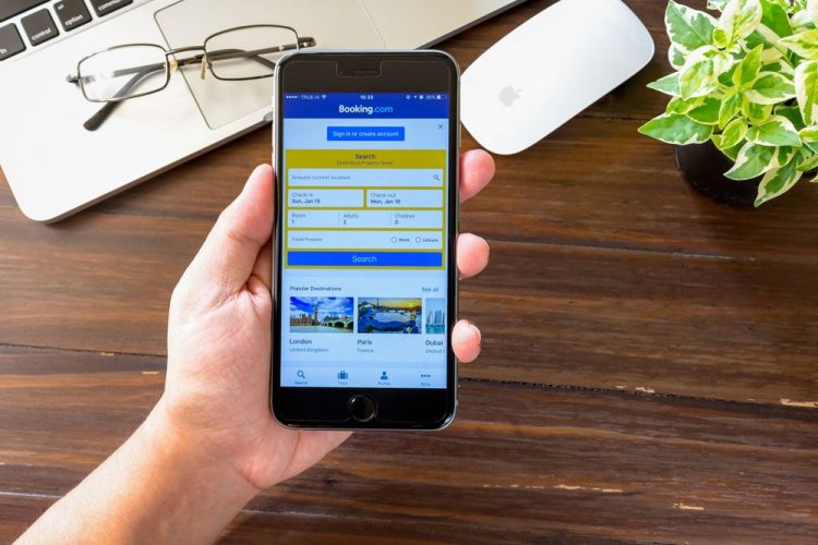 Η Booking αύξησε χωρίς προειδοποίηση τις προμήθειές της, εν μέσω τουριστικής περιόδου!! Ελέγχεται από την Ευρώπη για τις πρακτικές της!!