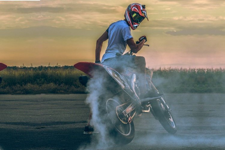 Η κάρτα θορύβου επανέρχεται για ελέγχους στα δίκυκλα –  Έλεγχοι με «ντεσιμπελόμετρα» και πρόστιμα