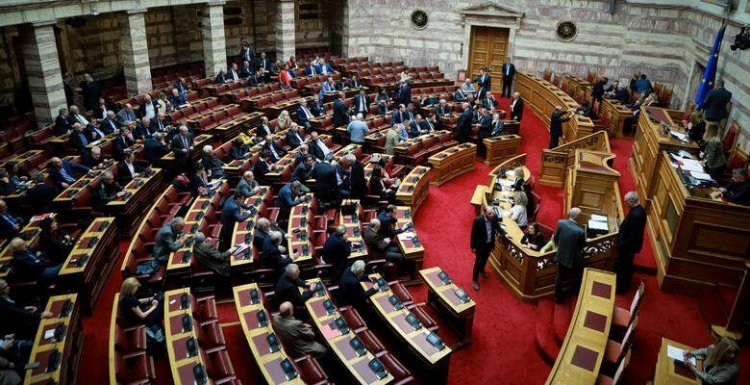 ΒΟΥΛΗ: Η τροπολογία της κυβέρνησης για το ποδόσφαιρο πέρασε με 156 «ναι»