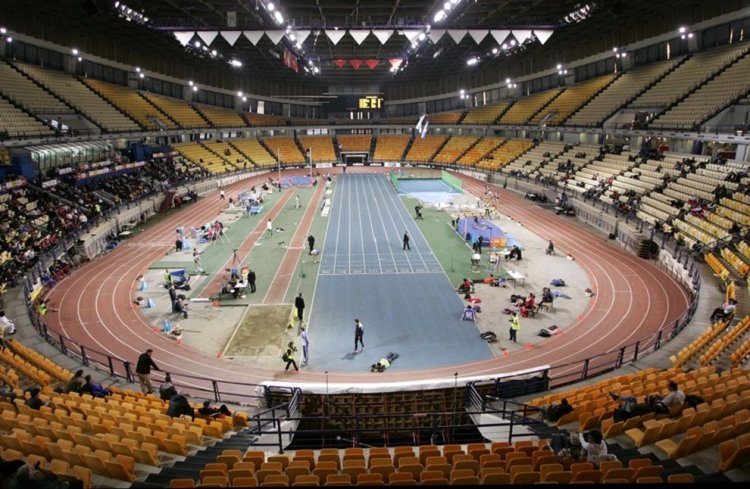 Με εννιά αθλητές και αθλήτριες ο στίβος στους αγώνες του κλειστού