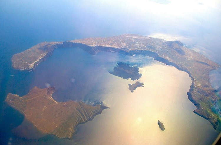 Σαντορίνη: Μεγάλη αναστάτωση από σεισμική δόνηση με μικρό εστιακό βάθος – Τι συνέβη ακριβώς;