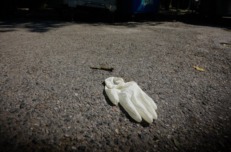 Coronavirus: Προσοχή!! Γιατί δεν πρέπει να πετάμε γάντια και μάσκες στους κάδους ανακύκλωσης!!