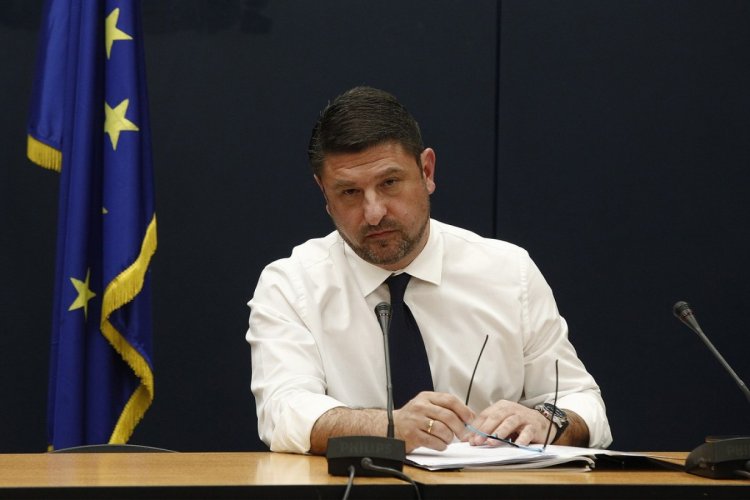 Coronavirus Pandemic - Οι τελικές ανακοινώσεις Χαρδαλιά για τις Μάσκες: Πού και για Ποιους είναι υποχρεωτικές!!