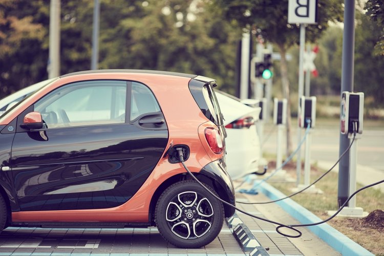 Απόσυρση Αυτοκινήτων 2020: Τα κίνητρα και τα πριμ για «ηλεκτροκίνητα» ΙΧ