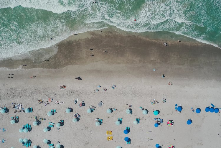 Coronavirus Travel-Παραλίες: Έτσι θα λειτουργήσουν οι οργανωμένες παραλίες από το Σάββατο - Τι ανακοίνωσε ο Χαρδαλιάς