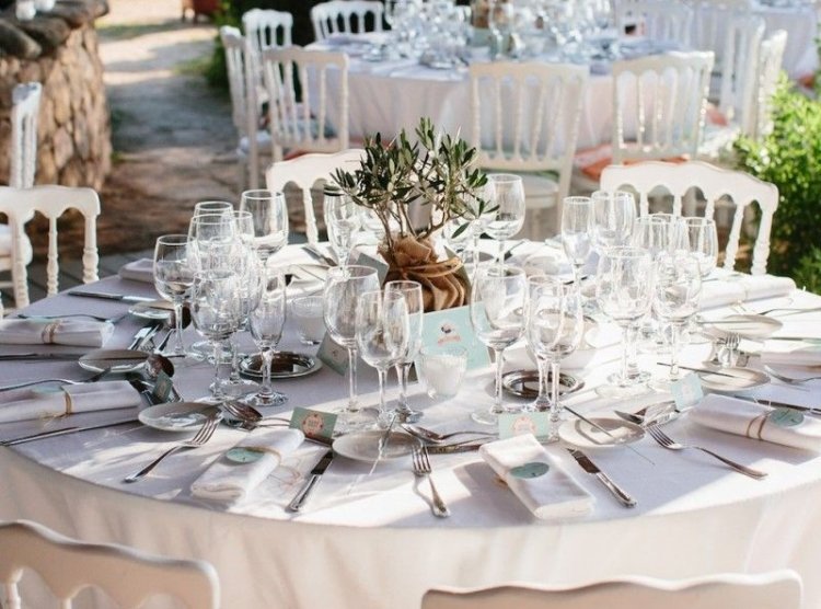 Coronavirus Restaurants: Μειώνεται από το 24% στο 13% ο ΦΠΑ σε όλη την εστίαση, τι θα γίνει με καταλύματα, μεταφορές