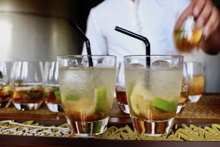 Corovanirus - Reopen Restaurants: & Bars: Τι ισχύει για τους πελάτες που επιλέγουν την… μπάρα