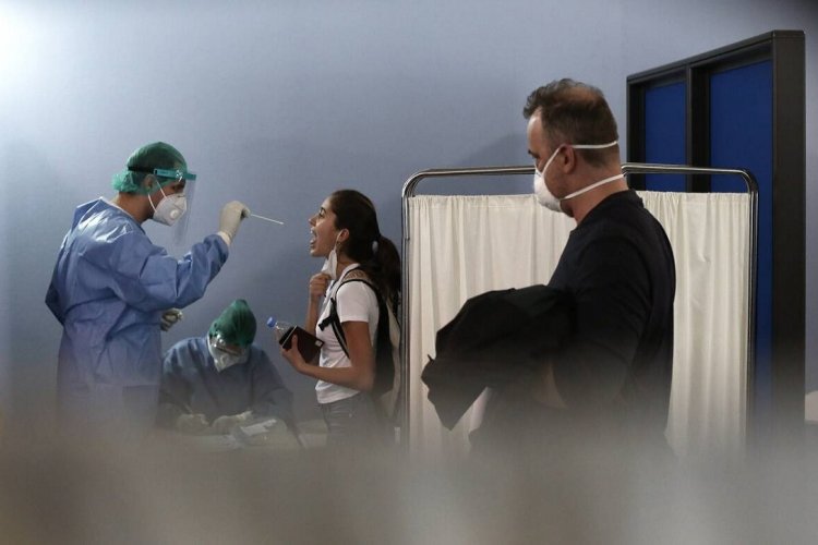 Coronavirus Pandemic: Μελετώνται αυστηρότεροι έλεγχοι, επιστροφή Τσιόδρα, ματαίωση όλων των πανηγυριών και τοπικά lockdown