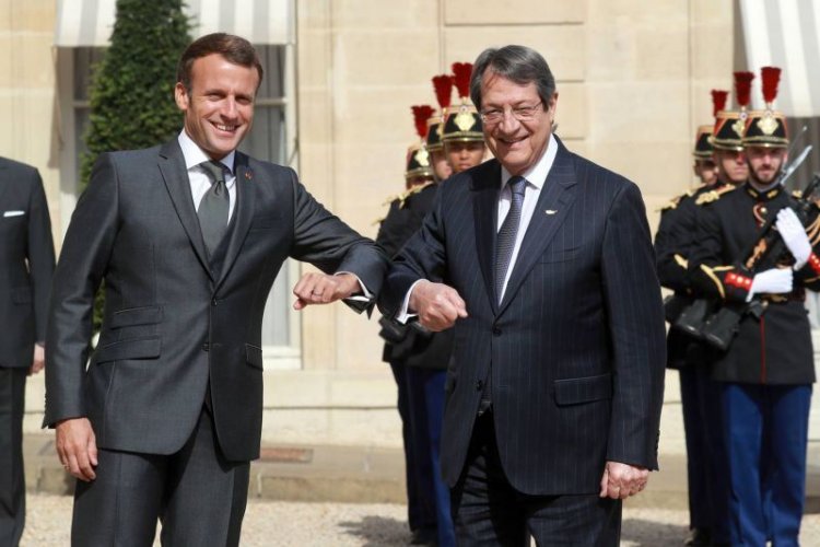 Emmanuel Macron: Aλληλεγγύη σε Κύπρο και Ελλάδα απέναντι στις τουρκικές παραβιάσεις των κυριαρχικών δικαιωμάτων τους