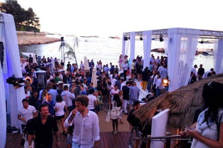 Mykonos private party: Τρεις ακόμη συλλήψεις για διατάραξη κοινής ησυχίας
