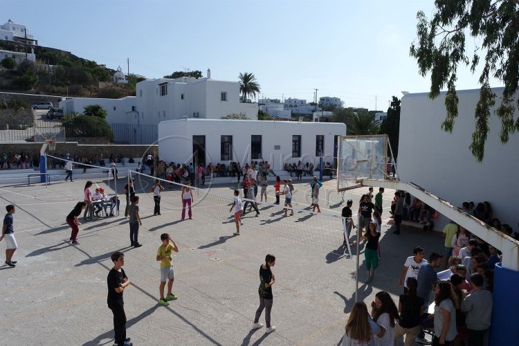 Reopening schools-Πέτσας: Τα σχολεία θα ανοίξουν στις 7 Σεπτεμβρίου - Όλα τα σενάρια για τη λειτουργία τους