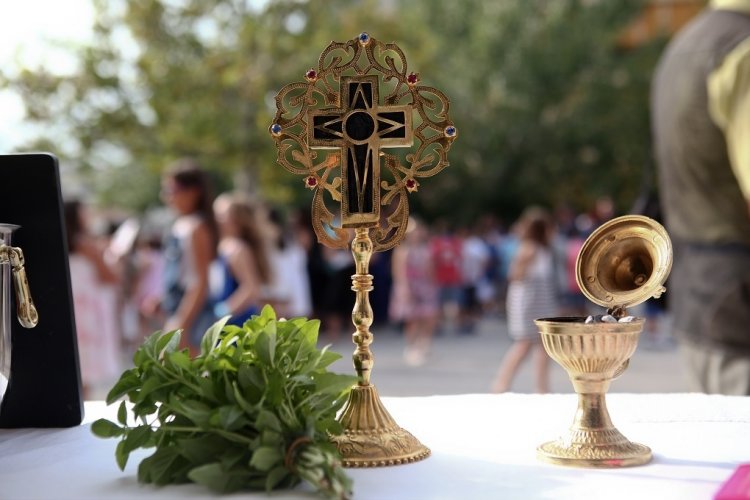 Back to school: Άνοιγμα σχολείων 2024!! Πότε ανοίγουν τα σχολεία - Τι ώρα ξεκινάει ο αγιασμός!!