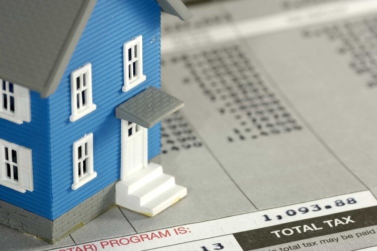 Taxation and Taxes: Η ΑΑΔΕ στέλνει 100.000 ειδοποιητήρια σε φορολογούμενους για κρυμμένα εισοδήματα από μισθώσεις τύπου Airbnb!!