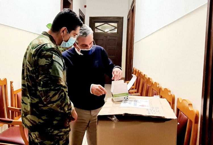 Aegean Islands: Παράδοση μεγάλου αριθμού rapid test από την Περιφέρεια Νοτίου Αιγαίου στην 95 ΑΔΤΕ