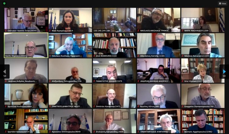 Panhellenic Exams: Βάση "κόφτης" και δύο μηχανογραφικά για την εισαγωγή στα Πανεπιστήμια - Τι αλλάζει στις εξετάσεις