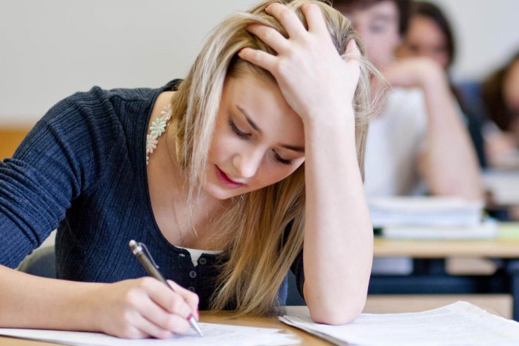 Panhellenic Exams: Ανακοινώθηκε η μείωση της ύλης για τις Πανελλήνιες 2021 [Έγγραφα]