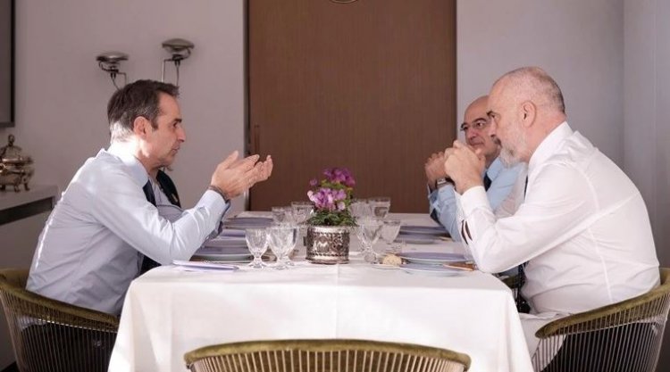 PM Mitsotakis - Albanian PM Rama: Ικανοποίηση Κυρ. Μητσοτάκη και Έντι Ράμα για τη σταθερή βελτίωση των διμερών σχέσεων