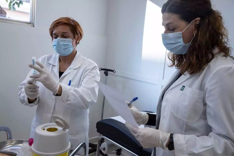 Coronavirus Vaccination: Έτσι θα εμβολιάζονται από αύριο οι άνω των 85!! Η διαδικασία βήμα-βήμα [Video]