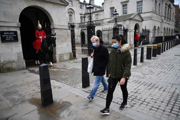 Coronavirus variants and mutations: Ανοιχτό το ενδεχόμενο για περαιτέρω ενίσχυση των ταξιδιωτικών περιορισμών στην Βρετανία