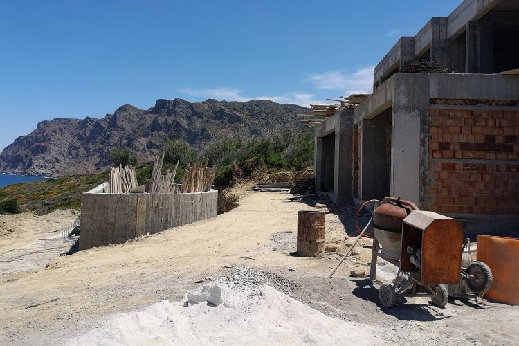 Lockdown in Mykonos: Τι ισχύει σύμφωνα με το νέο ΦΕΚ για τα μέτρα και τις οικοδομικές εργασίες σε Μύκονο και Θήρα έως την 1η Μαρτίου 2021