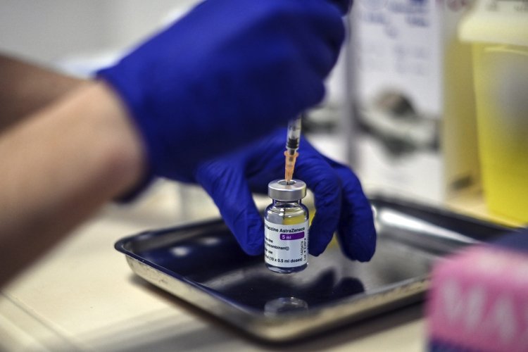 Covid-19 Vaccination: Ποια φάρμακα δεν πρέπει να πάρετε, προληπτικά, πριν από το εμβόλιο