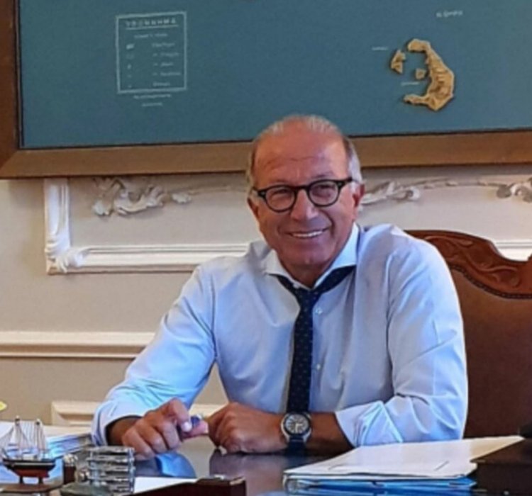 D.R.G Giorgos Leontaritis: «Κούπες» στις Κυκλάδες - Ευχές Λεονταρίτη στις ομάδες βόλεϊ Α.Ο. Φοίνικας Σύρου ONEX και Α.Ο. Θήρας