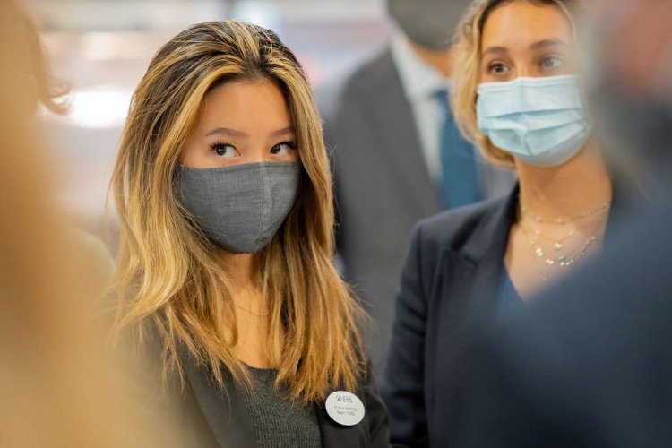 Considerations for Wearing Masks: Ήρθε η ώρα για αλλαγή στις συστάσεις για μάσκες; Είναι απαραίτητες στους εξωτερικούς χώρους;