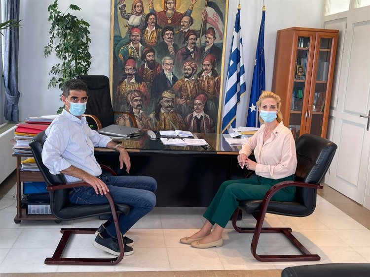 MP Katerina Monogiou: Επίσκεψη της Κατερίνας Μονογυιού σε Νάξο, Κόρωνο, Απείρανθο και Φιλώτι