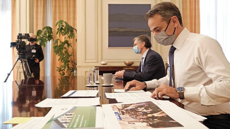 PM Mitsotakis: Ελευθερία δεν σημαίνει ανευθυνότητα - Η πανδημία είναι ακόμα εδώ