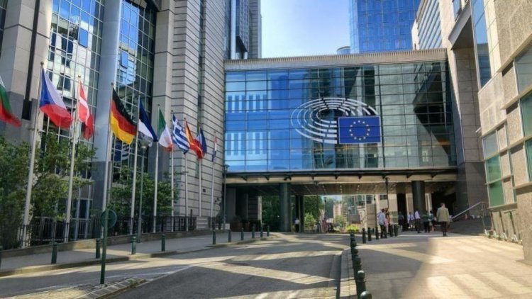 Special meeting of the European Council: Η αντιμετώπιση της πανδημίας και της κλιματικής αλλαγής τα κυρίαρχα θέματα της 2ης ημέρας