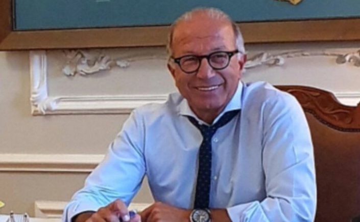 Aegean islands: Υπογραφή σύμβασης για την πλήρη ανακατασκευή του γηπέδου 8Χ8 του Δήμου Αντιπάρου