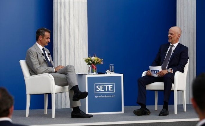PM Mitsotakis - SETE: Έχουμε στη διάθεση μας περισσότερα όπλα από πέρυσι, το κυριότερο ο εμβολιασμός