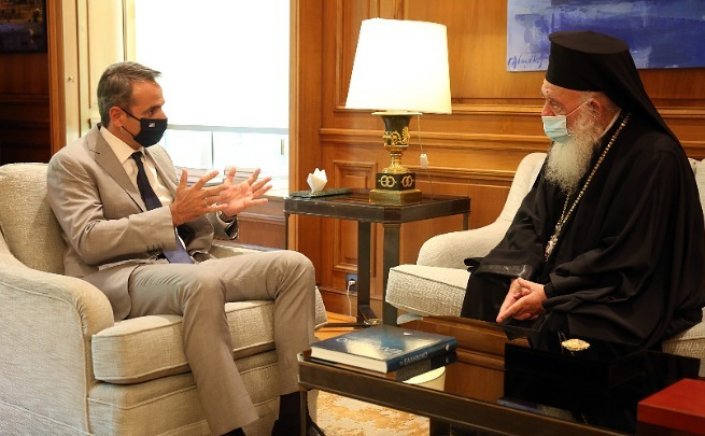 PM Mitsotakis and Archbishop Ieronymos: Τη συνδρομή της Εκκλησίας για να πειστούν οι πολίτες να εμβολιαστούν ζήτησε ο πρωθυπουργός