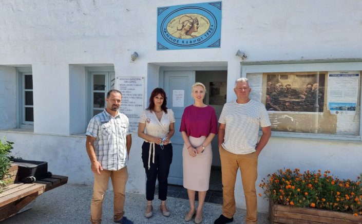 Mayor of Sifnos:  Ευχαριστώ την Κατερίνα Μονογυιού που είναι πάντα δίπλα στους νησιώτες της Σίφνου - Περιοδεία της Βουλευτού στη Σίφνο