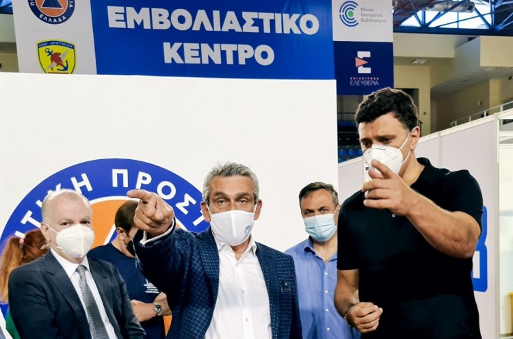 COVID-19 vaccination in Aegean Islands: Έκκληση για καθολικό εμβολιασμό απηύθυνε από την Ρόδο ο Υπουργός Υγείας Βασίλης Κικίλιας