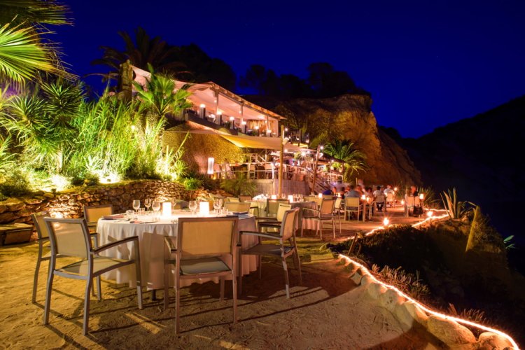 Restaurants post Covid: Τι ώρα κλείνουν Bar και Εστιατόρια, μετά την άρση απαγόρευσης κυκλοφορίας [ΦΕΚ]