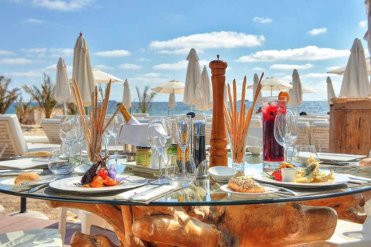 Restaurants post Covid: Όλες οι αλλαγές στην Εστίαση – Διασκέδαση από 15 Ιουλίου!! Τα καταστήματα μόνο για εμβολιασμένους!!