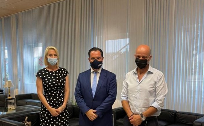 Συνάντηση του Υπουργού Ανάπτυξης  Άδωνι Γεωργιάδη με την Κατερίνα Μονογυιού και τον Ηρακλή Ζησιμόπουλο  για τα έκτακτα μέτρα στην Μύκονο