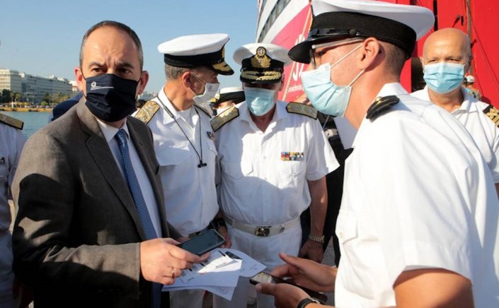 Plakiotakis: Δεν επετράπη η επιβίβαση σε 11.000 άτομα!! Υποχρεωτικά self-test για επιστροφή από τα νησιά!!