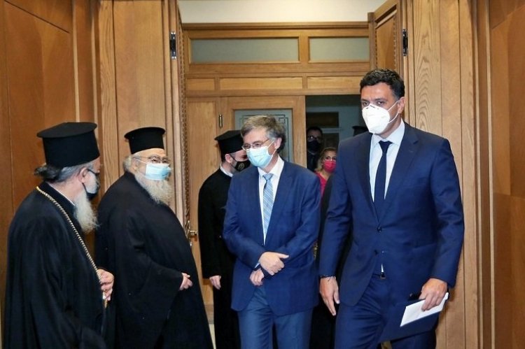 Vaccination - Δ Ι Σ: Την ελεύθερη επιλογή του εμβολιασμού ως αποκλειστική λύση αποφάσισαν οι Ιεράρχες