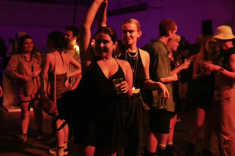 Mykonos: Η επέμβαση της αστυνομίας απέτρεψε τρία κορονοπάρτι με V.I.P. καλεσμένους