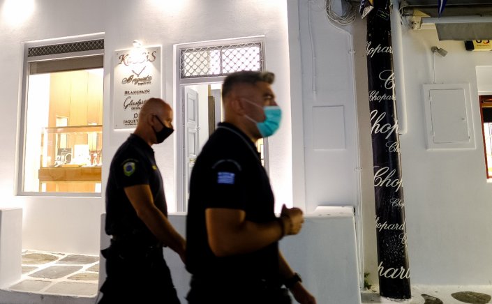 Mykonos arrests: Εξιχνιάστηκε άμεσα άλλη μια αφαίρεση ρολογιού χειρός από πεζό στη Μύκονο!! Συνελήφθη ένας αλλοδαπός δράστης για την διάπραξη της ληστείας