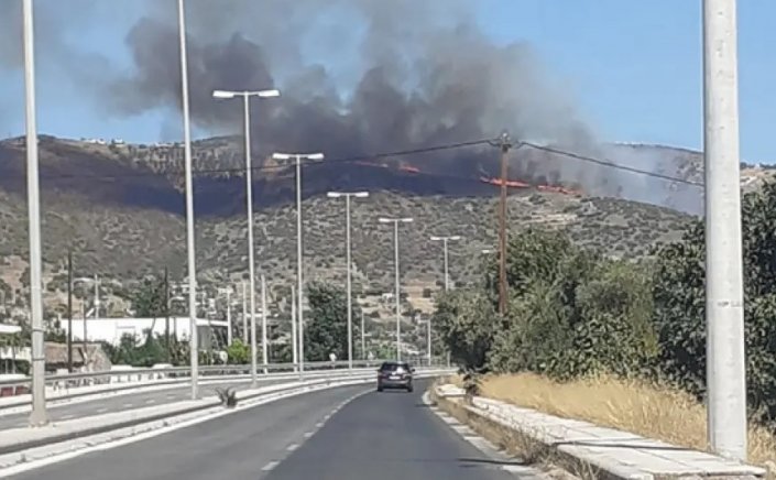 Fire in Keratea: Εκκενώνεται ο οικισμός Μαρκάτι στην Κερατέα – Μήνυμα από το 112