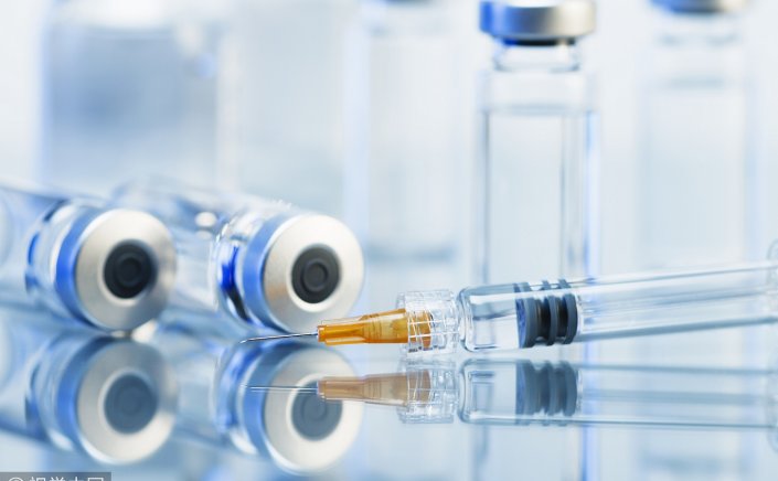 Vaccination: Πόσο διαρκεί η προστασία και η ανοσία με AstraZeneca και Pfizer