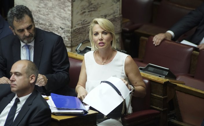 MP Katerina Monogiou: Η Κατερίνα Μονογυιού κατέθεσε αναφορά στη Βουλή για την προστασία του παλαιού αιγιαλού στο Καλό Λιβάδι