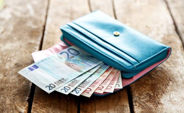 Minimum Wage : Πώς μπορεί να φτάσει στα 730 ευρώ ο κατώτατος μισθός