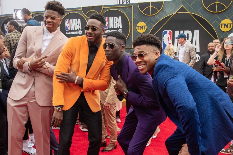 Antetokounbros: Νέα σπουδαία κίνηση από τον Γιάννη Αντετοκούνμπο!! Δωρίζει στους πυρόπληκτους τα μισά κέρδη του e-shop!!