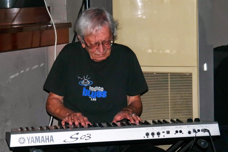 Notable Death:  Πέθανε σε ηλικία 88 ετών ο Συριανός εμβληματικός ροκάς Δημήτρης Πολύτιμος [Video]