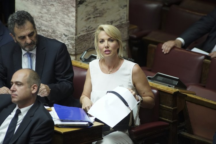 MP Katerina Monogiou: Η Κατερίνα Μονογυιού κατέθεσε αναφορά στη Βουλή για την προστασία του παλαιού αιγιαλού στο Καλό Λιβάδι